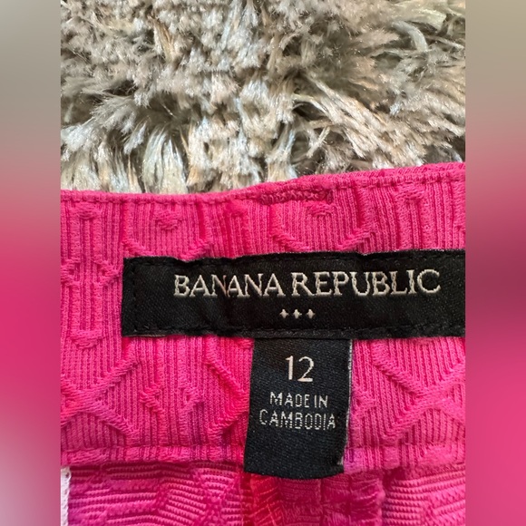 Banana Republic Fuchsia Textured Fabric Shorts NWOT. - Picture 7 of 7